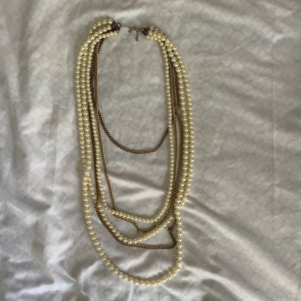 Forever 21 Pearl and Gold Chain Necklace